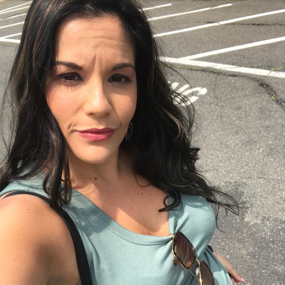 Meet your Posher, Felicia - Picture 4 of 8